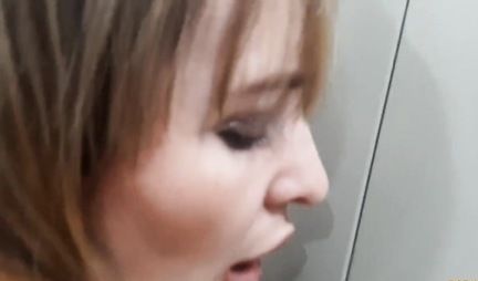 Russian blonde in stockings fucks with her lover in the elevator and cums from vaginal