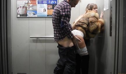 Russian blonde in stockings fucks with her lover in the elevator and cums from vaginal