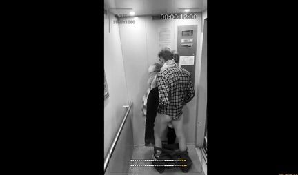 Russian blonde in stockings fucks with her lover in the elevator and cums from vaginal