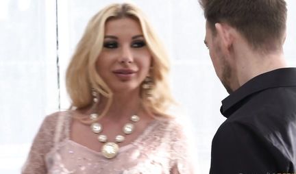 Blonde in stockings gets double penetrated during threesome