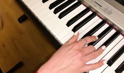 Russian girl with a big ass doesn mind shooting homemade porn with her lover