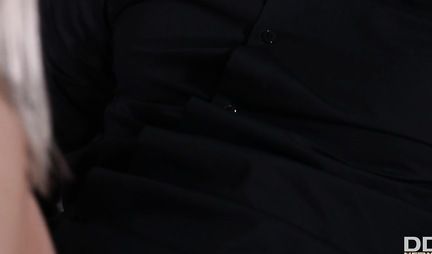 Blacks gave the slut Angelica double penetration and brought her to orgasm