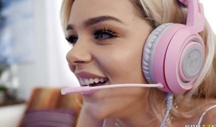 Lesbians on the couch fuck and enjoy oral sex