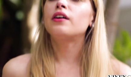 After a blowjob, the blonde does not mind jumping on the dick and cumming with delight