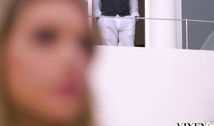 After a blowjob, the blonde does not mind jumping on the dick and cumming with delight