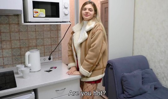 Girl spreads her legs in stockings for home anal with a g...