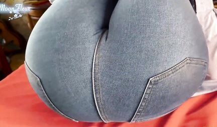 Redhead girl substitutes her ass for anal sex at home on camera