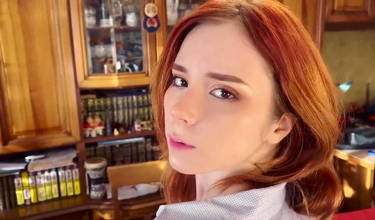 Redhead girl substitutes her ass for anal sex at home on ...