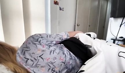 Fat sleeping mom doesn mind having sex with her lover