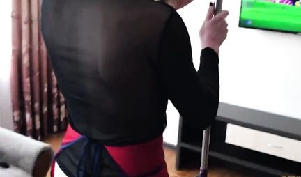 The guy persuaded his girlfriend to play in Russian homemade porn in the first person