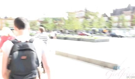 The girl came to the guys house for homemade porn close-up