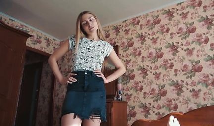 Russian wife after a blowjob rides a dick and gets an orgasm from homemade porn