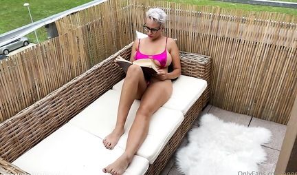 Mom after blowjob is not against hot anal with a long big cock