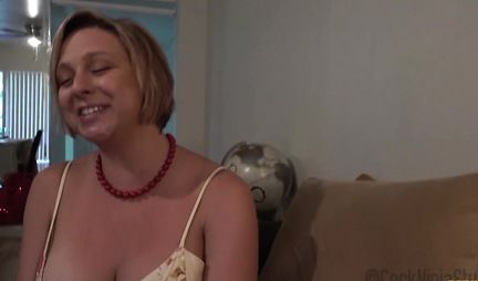 Milf stripped naked and framed her pussy for home fucking and orgasm