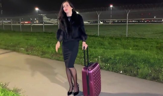 A pickup artist at the airport took off a brunette and fu...