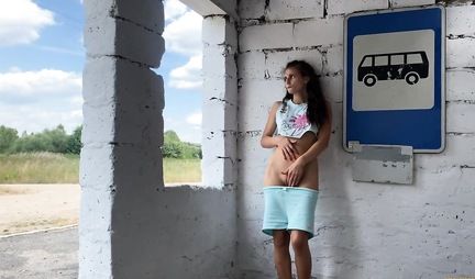 In public, the pick-up artist films sexy pranks with a young girl in shorts