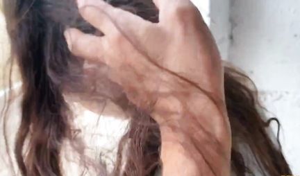 In public, the pick-up artist films sexy pranks with a young girl in shorts