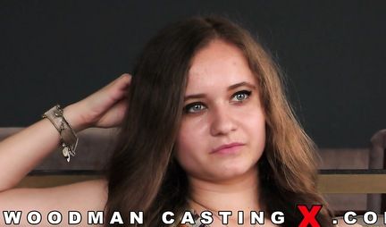 During Woodmans casting, chick enjoys double penetration