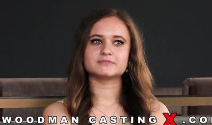 During Woodmans casting, chick enjoys double penetration