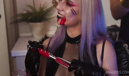 During Halloween, a crowd of libertines staged an orgy right in the living room