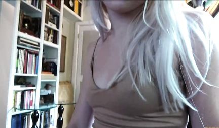 Young blonde close-up agreed to homemade porn with a friend