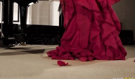 A beauty musician with big tits fucks with a bald one at the piano and cums