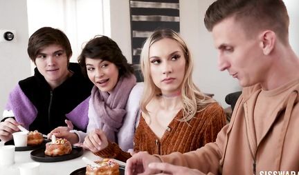 Two guys swingers on the couch decided to arrange real group porn