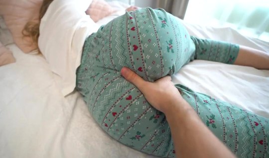 A girl with a big ass substitutes a hole for homemade por...