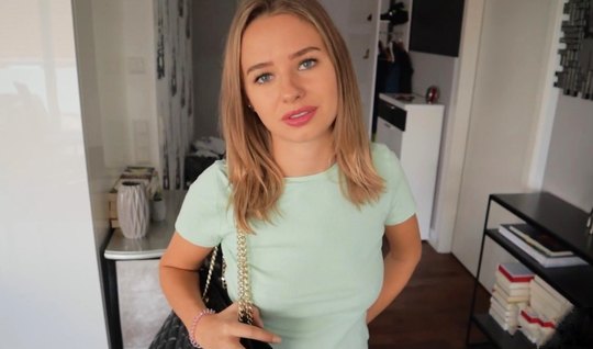 Tattooed girl enjoys homemade anal sex