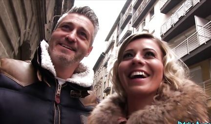 Pikaper seduced a young girl to cheat on her husband and fucked her