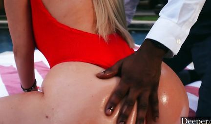 Blonde with big tits and ass not against sex with a long member of the Negro