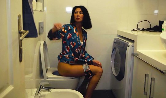 Brunette mommy and her tattooed lover have sex on the bed