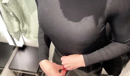 Russian girl after blowjob in public is ready to pose for sex with cancer