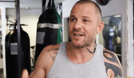 Brunette on the penis of her trainer gets pleasure and a gorgeous orgasm