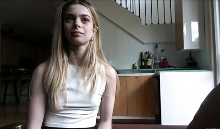 Skinny girl after blowjob experienced a buzz from homemade porn