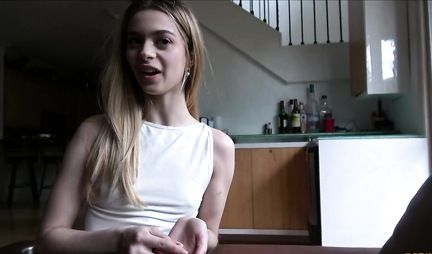 Skinny girl after blowjob experienced a buzz from homemade porn