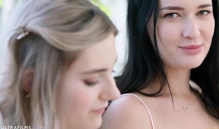 A company of lesbians masturbates and makes cunnilingus to each other