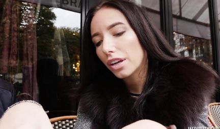 The pikaper tore the capron on the chicks cap and fucked her in the pussy