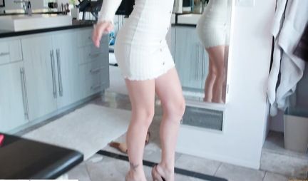 The brunette got very hot from the hot Cooney performed by the guy