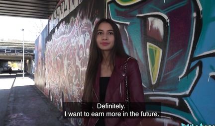 Skinny chick pikaper pulled pussy on a strong dick in the first person