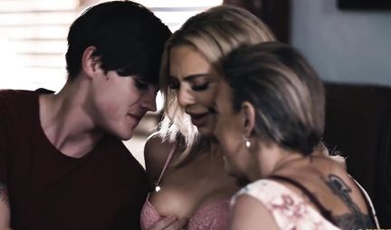 The guy fried in the pussy mother and her lustful girlfriend in the bedroom