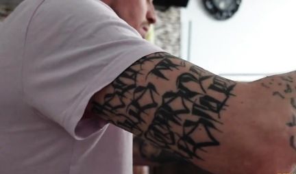 Russian guy cheated on his girlfriend with her older sister