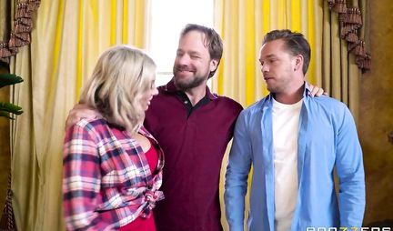 The mother skillfully seduced her stepson and tried his strong dick