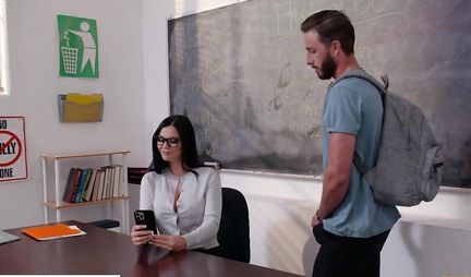 The teacher with big tits appreciated the strong dick of the student