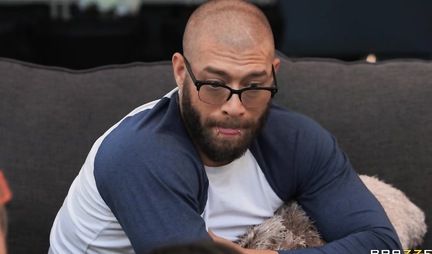 Bearded guy enjoys casual group sex with beauties