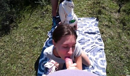 Russian girls with guys arranged a group sex in nature