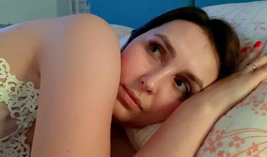 Mom with hanging boobs sat down on her stepsons strong dick