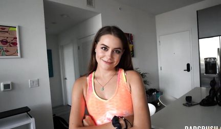 The brunette decided to have sex with a guy after a fitness workout
