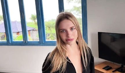 Russian blonde appeases collector with a hot blowjob