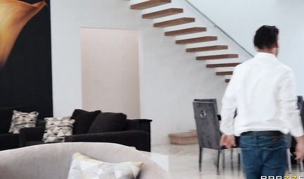 The wife does not refuse her lover in anal sex and substitutes her ass for fucking